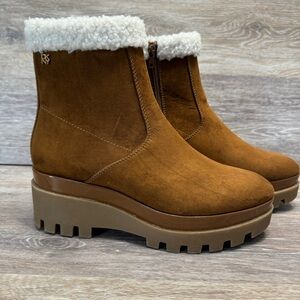 DKNY Bax Wedge Lug Sole Ankle Bootie Faux Suede Latte Brown & White Size 9‎ M